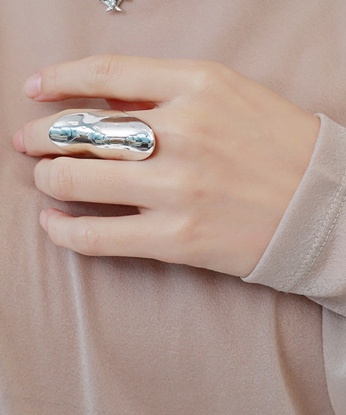 journal standard L'essage(ジャーナルスタンダードレサージュ)の「【V'ESSENCEヴェッセンス】WIDE RING 925/リング(リング・レディース・シルバー・7/8/6)」の7枚目の写真