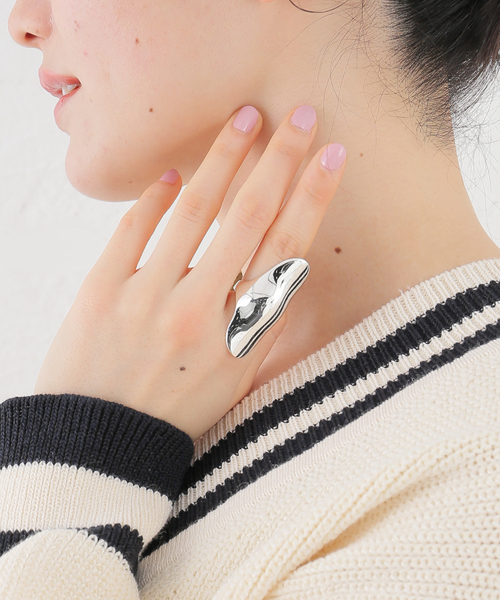 journal standard L'essage(ジャーナルスタンダードレサージュ)の「【V'ESSENCEヴェッセンス】WIDE RING 925/リング(リング・レディース・シルバー・7/8/6)」の6枚目の写真