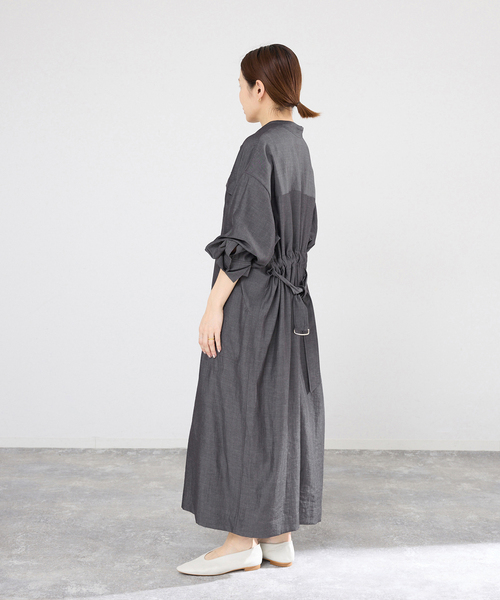 IENA（イエナ）の「2WAY シャンブレー ワークワンピース（ワンピース・レディース・ブラック系その他/ネイビー・38/36）」の4枚目の写真