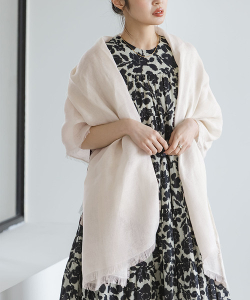 THROW(スロー)の「《NOBLE別注カラー》THROW/スロー Light Linen Color Stole(ストール/ショール・レディース・ブラウン/ホワイト系その他/ベージュ・FREE)」の4枚目の写真