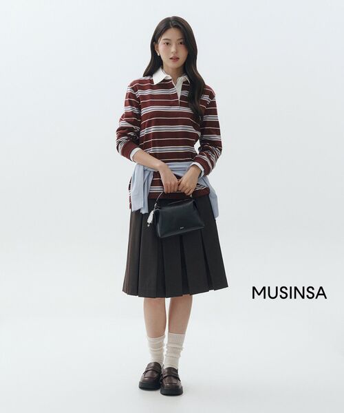 MUSINSA STANDARD WOMAN（ムシンサスタンダードウーマン）の「ウィメンズリラックスドマルチストライプラグビーシャツ[バーガンディ]（ポロシャツ・レディース・その他・X-SMALL/SMALL/MEDIUM/LARGE）」の8枚目の写真