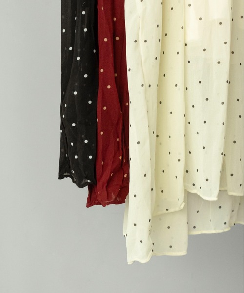 on:nue（オンニュ）の「【on:nue】クリンクルドット ティアードキャミワンピース/2026 SS COLLECTION（ワンピース・レディース・ブラック/アイボリー/レッド・FREE）」の5枚目の写真