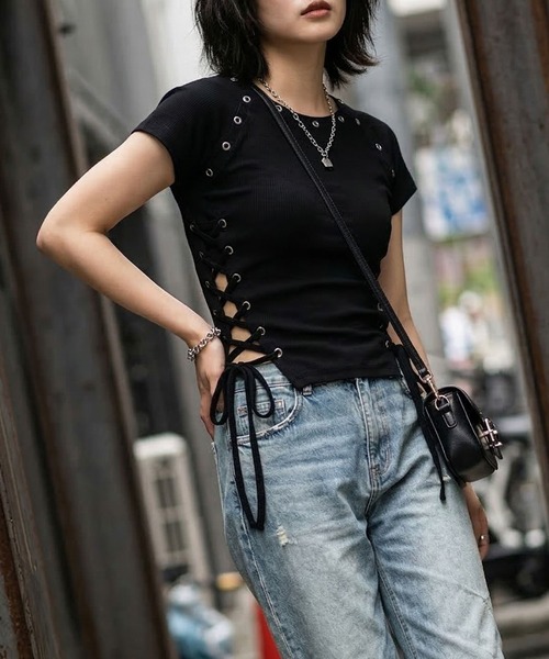 Diable baiser(ディアブルベーゼ)の「ハトメレースアップY2K半袖カットソートップス(Tシャツ/カットソー・レディース・ブラック・MEDIUM/LL/LARGE)」の8枚目の写真