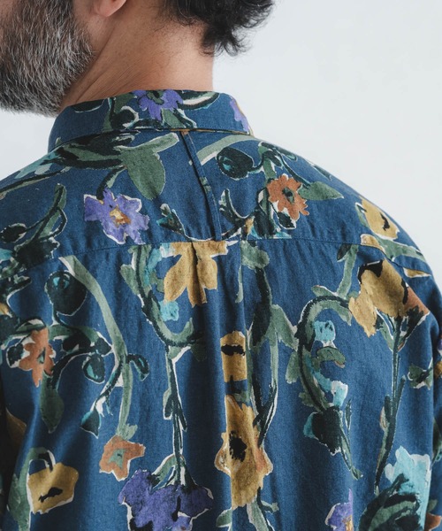 quadro（クオドロ）の「綿麻シーチング花柄pt BD半袖シャツ（シャツ/ブラウス・メンズ・ネイビー・MEDIUM/LARGE）」の7枚目の写真