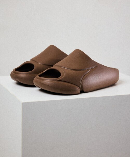 FREAK'S STORE(フリークスストア)の「1807/イチハチゼロナナ 限定展開 STAR SLIPPERS/スライドサンダル(サンダル・メンズ・ホワイト/ピンク/ブラウン/オレンジ/ブラック・26/25/24/23/29/27.5)」の3枚目の写真
