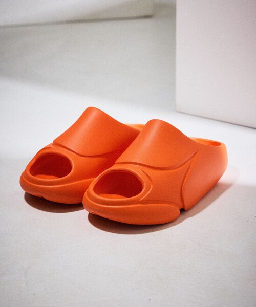 FREAK'S STORE(フリークスストア)の「1807/イチハチゼロナナ 限定展開 STAR SLIPPERS/スライドサンダル(サンダル・メンズ・ホワイト/ピンク/ブラウン/オレンジ/ブラック・26/25/24/23/29/27.5)」の18枚目の写真