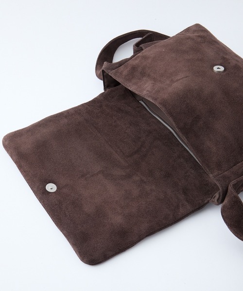 Parts Lab.(パーツラボ)の「【Parts Lab.】Cow Suede Flap Shoulder Bag / リアルスエードフラップショルダーバッグ(ショルダーバッグ・メンズ・ブラウン/ダークグリーン・FREE)」の4枚目の写真