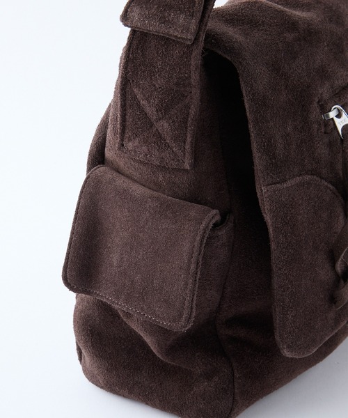Parts Lab.(パーツラボ)の「【Parts Lab.】Cow Suede Flap Shoulder Bag / リアルスエードフラップショルダーバッグ(ショルダーバッグ・メンズ・ブラウン/ダークグリーン・FREE)」の5枚目の写真