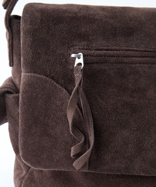 Parts Lab.(パーツラボ)の「【Parts Lab.】Cow Suede Flap Shoulder Bag / リアルスエードフラップショルダーバッグ(ショルダーバッグ・メンズ・ブラウン/ダークグリーン・FREE)」の7枚目の写真