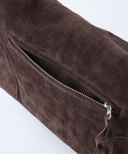 Parts Lab.(パーツラボ)の「【Parts Lab.】Cow Suede Flap Shoulder Bag / リアルスエードフラップショルダーバッグ(ショルダーバッグ・メンズ・ブラウン/ダークグリーン・FREE)」の8枚目の写真