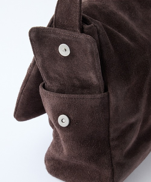 Parts Lab.(パーツラボ)の「【Parts Lab.】Cow Suede Flap Shoulder Bag / リアルスエードフラップショルダーバッグ(ショルダーバッグ・メンズ・ブラウン/ダークグリーン・FREE)」の9枚目の写真