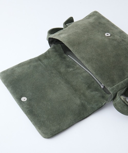 Parts Lab.(パーツラボ)の「【Parts Lab.】Cow Suede Flap Shoulder Bag / リアルスエードフラップショルダーバッグ(ショルダーバッグ・メンズ・ブラウン/ダークグリーン・FREE)」の18枚目の写真