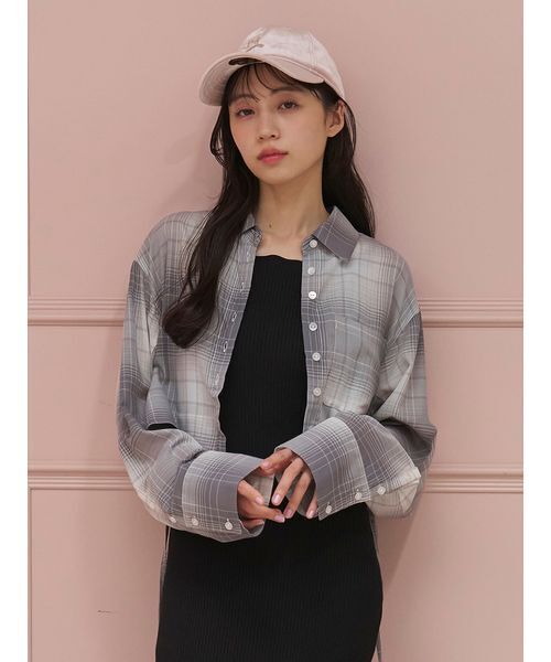 SNIDEL(スナイデル)の「クロップドシャツ(シャツ/ブラウス・レディース・チェック/ホワイト/ピンク・F)」の3枚目の写真