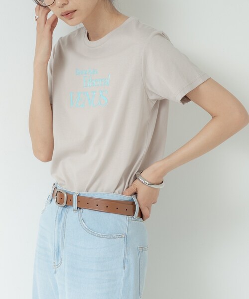 GALLEST（ギャレスト）の「タイポグラフィTシャツ【接触冷感】（Tシャツ/カットソー・レディース・ベージュ/ホワイト/レッド系1/ホワイト系5・38）」の4枚目の写真