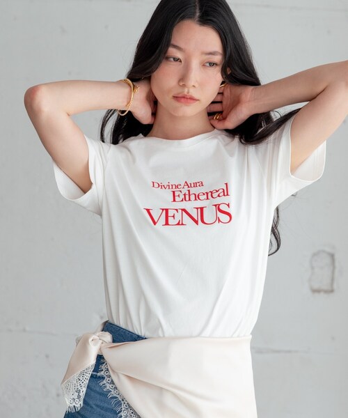GALLEST（ギャレスト）の「タイポグラフィTシャツ【接触冷感】（Tシャツ/カットソー・レディース・ベージュ/ホワイト/レッド系1/ホワイト系5・38）」の6枚目の写真