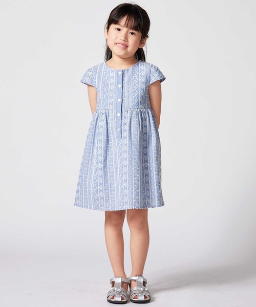 BeBe（ベベ）の「【お揃い】シャンブレーレース刺しゅうストライプワンピース（ワンピース・キッズ・ブルー系その他/レッド系その他・140cm/130cm/150cm/110cm/120cm）」の21枚目の写真