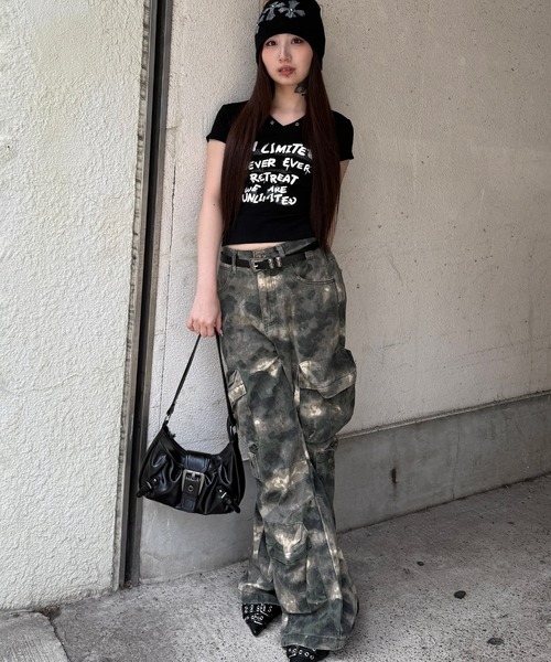 Figments(フィグメンツ)の「アイレットVネックT(Tシャツ/カットソー・レディース・グレー/ブラック・FREE)」の6枚目の写真