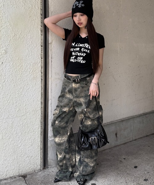Figments(フィグメンツ)の「アイレットVネックT(Tシャツ/カットソー・レディース・グレー/ブラック・FREE)」の7枚目の写真