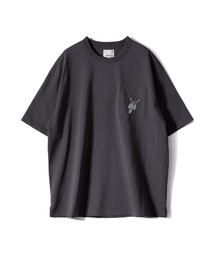 HORLISUN（ホーリーサン）の「Lawrence Short Embroidery T-shirt - Eagle talon & Feather Charcoal（Tシャツ/カットソー）」