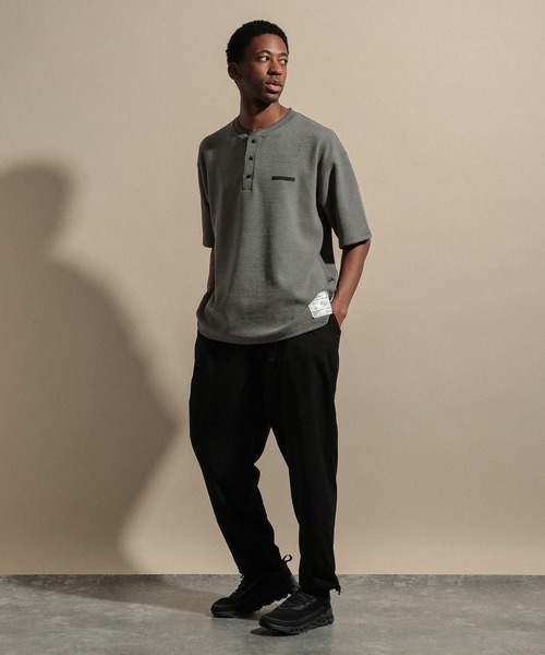 NUMERALS（ヌメラルズ）の「[NUMERALS]BELTRIP DRAWSTRING PANT（その他パンツ・メンズ・オリーブ/ブラック・MEDIUM/LARGE）」の6枚目の写真