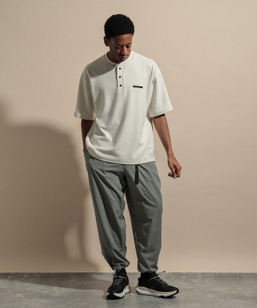 NUMERALS（ヌメラルズ）の「[NUMERALS]BELTRIP DRAWSTRING PANT（その他パンツ・メンズ・オリーブ/ブラック・MEDIUM/LARGE）」の10枚目の写真