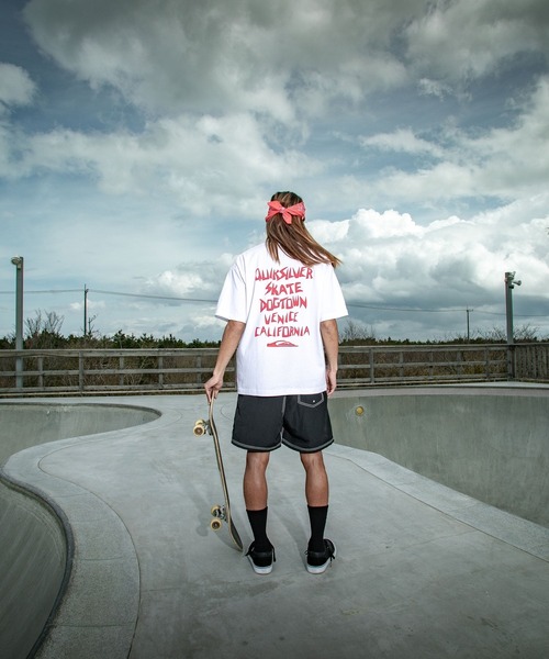 Quiksilver(クイックシルバー)の「<QUIKSILVER X DOGTOWN> メンズ DTQS PG LETTER PRINT ST 半袖コットンTシャツ バックロゴ【2026年夏モデル】(Tシャツ/カットソー・メンズ・ホワイト/ブラック・X-LARGE/MEDIUM/LARGE)」の7枚目の写真