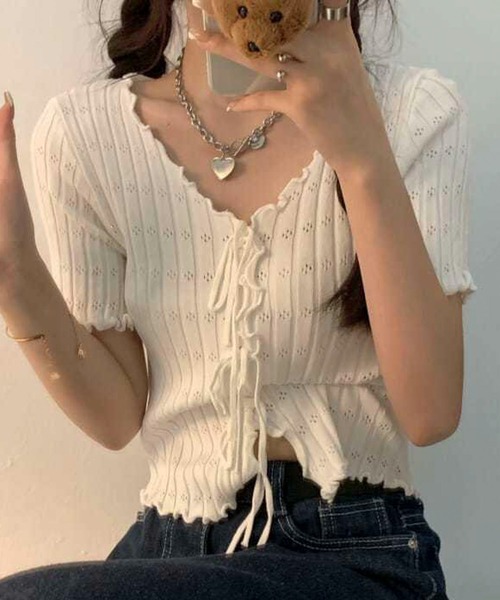 AVYL(アヴィル)の「フロントレースアップ半袖コンパクトトップス(Tシャツ/カットソー・レディース・ピンク/ブラック/ホワイト・M)」の4枚目の写真