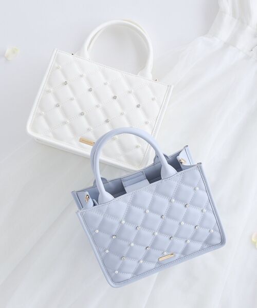 Maison de FLEUR（メゾンドフルール）の「パールビジューキルティングスクエアショルダー（ショルダーバッグ・レディース・ライトブルー/アイボリー・FREE）」の19枚目の写真