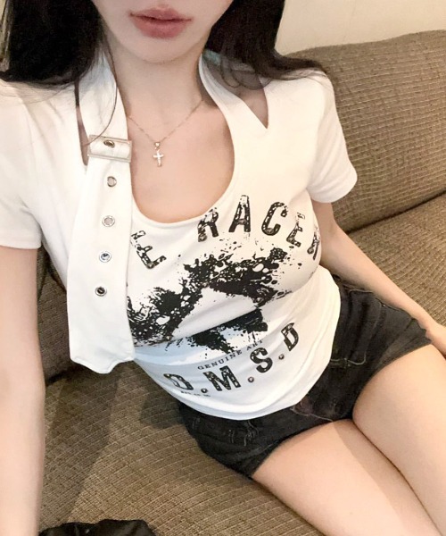 REMUR(レミュール)の「ベルトデザインプリントTシャツ(Tシャツ/カットソー・レディース・ホワイト/ブラック・FREE)」の1枚目の写真