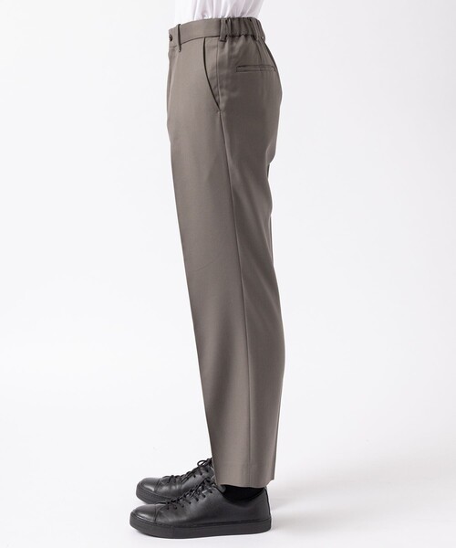 markaware(マーカウェア)の「ONE TUCK TAPERED TROUSERS(その他パンツ・メンズ・グレイッシュベージュ・1)」の7枚目の写真