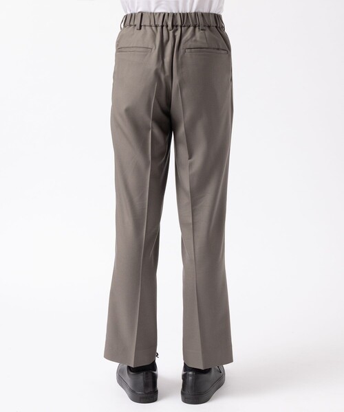 markaware(マーカウェア)の「ONE TUCK TAPERED TROUSERS(その他パンツ・メンズ・グレイッシュベージュ・1)」の6枚目の写真