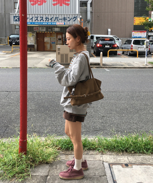 LETERIE(レテリー)の「MELLOW リバーシブルベルト付きトートバッグ_8カラー(トートバッグ・レディース・ミント/PINK/イエロー/ブラック/ブラウン系その他/ワイン系/オリーブ/ブラック×ブラック・FREE)」の10枚目の写真