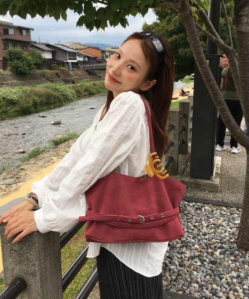 LETERIE(レテリー)の「MELLOW リバーシブルベルト付きトートバッグ_8カラー(トートバッグ・レディース・ミント/PINK/イエロー/ブラック/ブラウン系その他/ワイン系/オリーブ/ブラック×ブラック・FREE)」の14枚目の写真