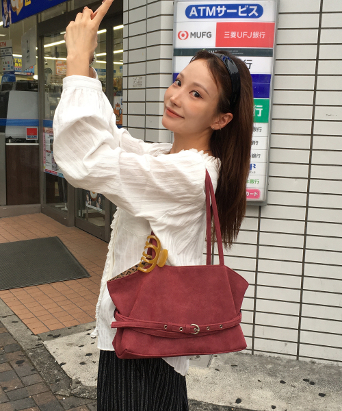 LETERIE(レテリー)の「MELLOW リバーシブルベルト付きトートバッグ_8カラー(トートバッグ・レディース・ミント/PINK/イエロー/ブラック/ブラウン系その他/ワイン系/オリーブ/ブラック×ブラック・FREE)」の16枚目の写真