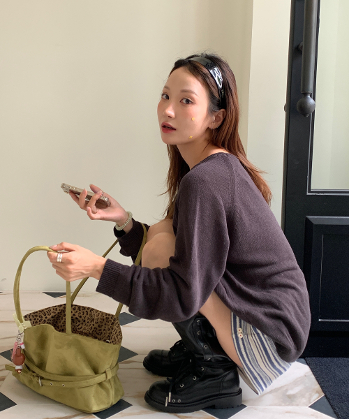 LETERIE(レテリー)の「MELLOW リバーシブルベルト付きトートバッグ_8カラー(トートバッグ・レディース・ミント/PINK/イエロー/ブラック/ブラウン系その他/ワイン系/オリーブ/ブラック×ブラック・FREE)」の19枚目の写真