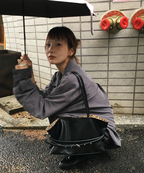 LETERIE(レテリー)の「MELLOW リバーシブルベルト付きトートバッグ_8カラー(トートバッグ・レディース・ミント/PINK/イエロー/ブラック/ブラウン系その他/ワイン系/オリーブ/ブラック×ブラック・FREE)」の20枚目の写真