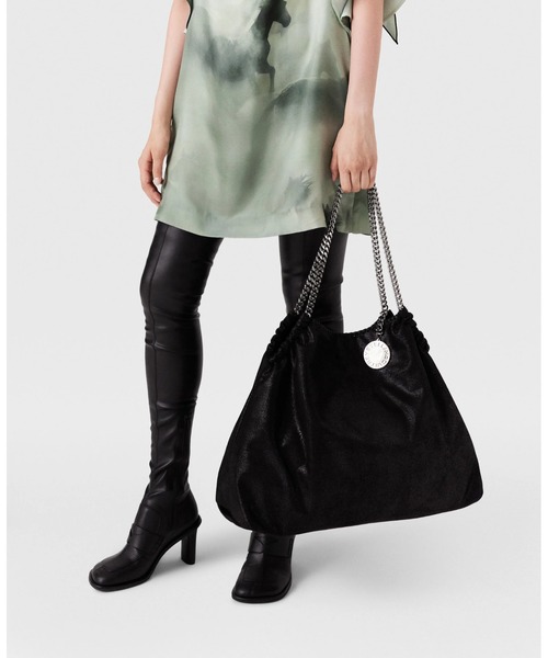 STELLA McCARTNEY(ステラマッカートニー)の「Falabella Drawstring Tote Bag / ファラベラ巾着トートバッグ(トートバッグ・レディース・ブラック・ONE SIZE)」の2枚目の写真