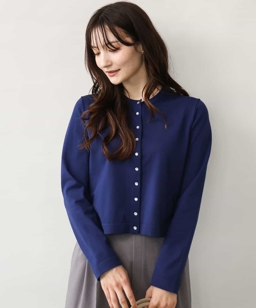 MK MICHEL KLEIN（エムケーミッシェルクラン）の「[洗える]ドット釦コンパクトニットカーディガン（カーディガン/ボレロ・レディース・ブラック/ブルー/ブラウン/レッド・38）」の4枚目の写真