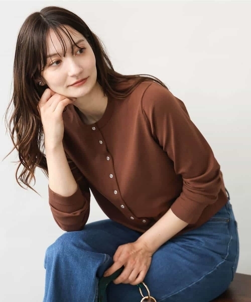 MK MICHEL KLEIN（エムケーミッシェルクラン）の「[洗える]ドット釦コンパクトニットカーディガン（カーディガン/ボレロ・レディース・ブラック/ブルー/ブラウン/レッド・38）」の6枚目の写真
