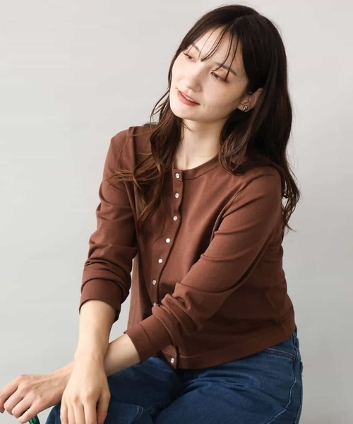 MK MICHEL KLEIN（エムケーミッシェルクラン）の「[洗える]ドット釦コンパクトニットカーディガン（カーディガン/ボレロ・レディース・ブラック/ブルー/ブラウン/レッド・38）」の7枚目の写真