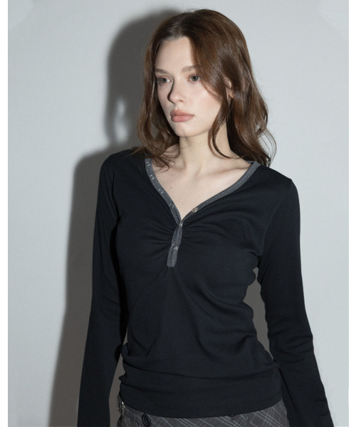 MAGORENSEOUL(マゴレンソウル)の「シャーリングヘンリーネックロングスリーブブラック(Tシャツ/カットソー・レディース・その他・FREE)」の1枚目の写真