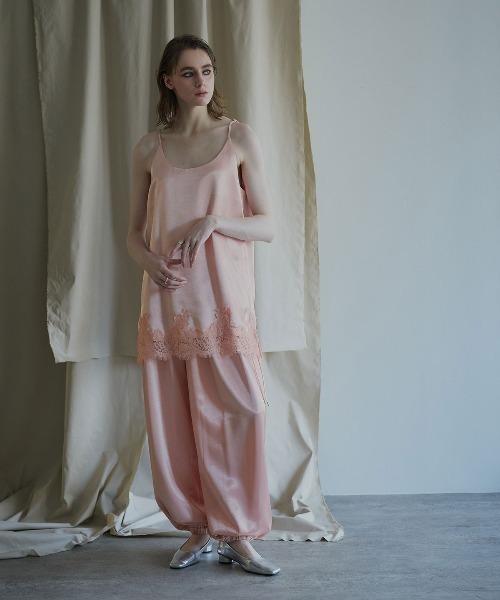 W:Huku（フーク）の「シルキーサテンレースキャミソール / Silky Satin Lace Camisole（キャミソール・レディース・ネイビー/オフホワイト/ピンク/ブラウン・FREE）」の7枚目の写真