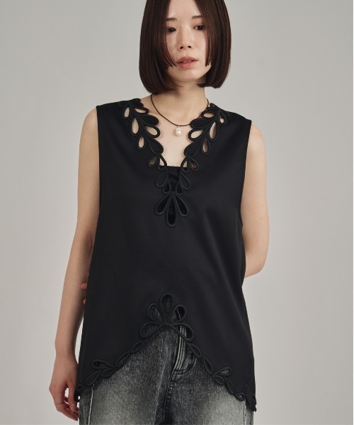 louren(ローレン )の「【louren/ローレン】eyelet embroidery tops/アイレットエンブロイダリートップス(シャツ/ブラウス・レディース・アイボリー/ブラック・FREE)」の2枚目の写真