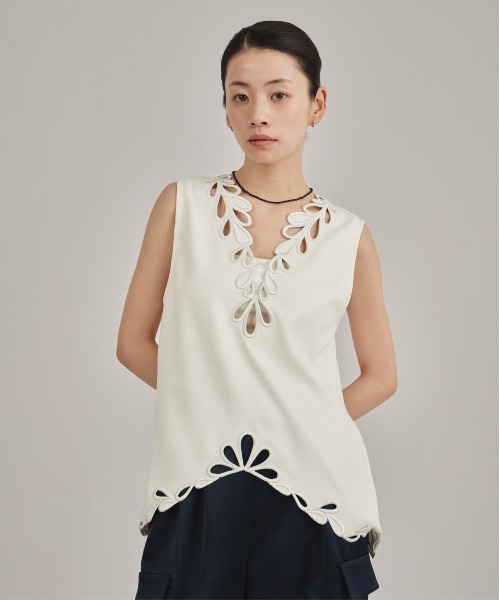 louren(ローレン )の「【louren/ローレン】eyelet embroidery tops/アイレットエンブロイダリートップス(シャツ/ブラウス・レディース・アイボリー/ブラック・FREE)」の6枚目の写真