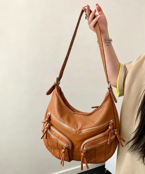 ONEP STAR(ワンピスター)の「マルチポケット多収納2WAYショルダーバッグ(ショルダーバッグ・レディース・オフホワイト/ブラウン/ブラック・FREE)」の12枚目の写真