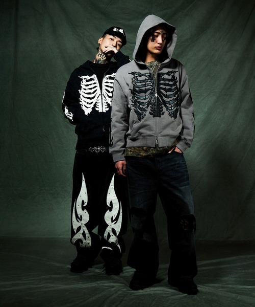 SUPPLIER(サプライヤー)の「ジップフーディ|Fire Bones Leather Patch Zip Hoodie|SUPPLIER(パーカー・メンズ・ダークグレー/ブラック・LARGE/X-LARGE/SMALL/MEDIUM)」の21枚目の写真