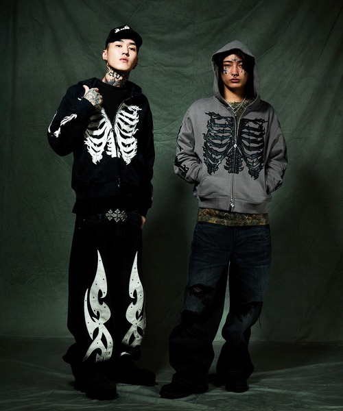 SUPPLIER(サプライヤー)の「ジップフーディ|Fire Bones Leather Patch Zip Hoodie|SUPPLIER(パーカー・メンズ・ダークグレー/ブラック・LARGE/X-LARGE/SMALL/MEDIUM)」の20枚目の写真