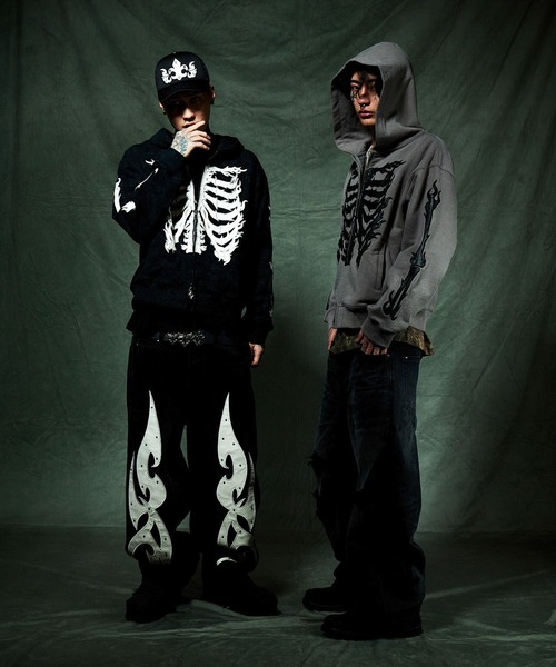 SUPPLIER(サプライヤー)の「ジップフーディ|Fire Bones Leather Patch Zip Hoodie|SUPPLIER(パーカー・メンズ・ダークグレー/ブラック・LARGE/X-LARGE/SMALL/MEDIUM)」の22枚目の写真