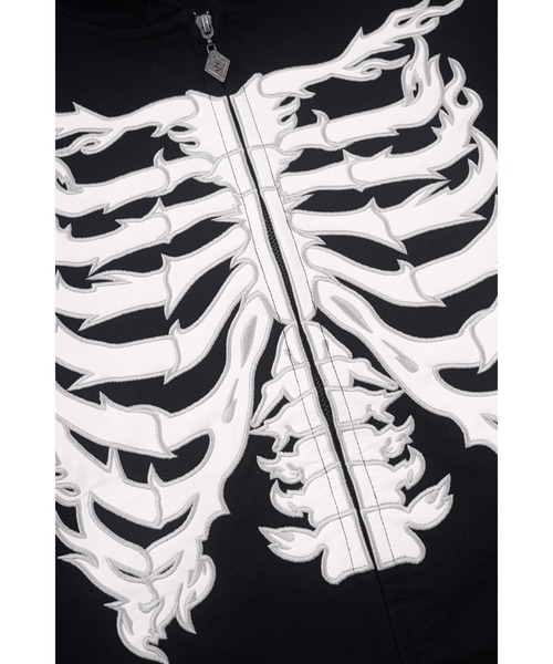SUPPLIER(サプライヤー)の「ジップフーディ|Fire Bones Leather Patch Zip Hoodie|SUPPLIER(パーカー・メンズ・ダークグレー/ブラック・LARGE/X-LARGE/SMALL/MEDIUM)」の7枚目の写真