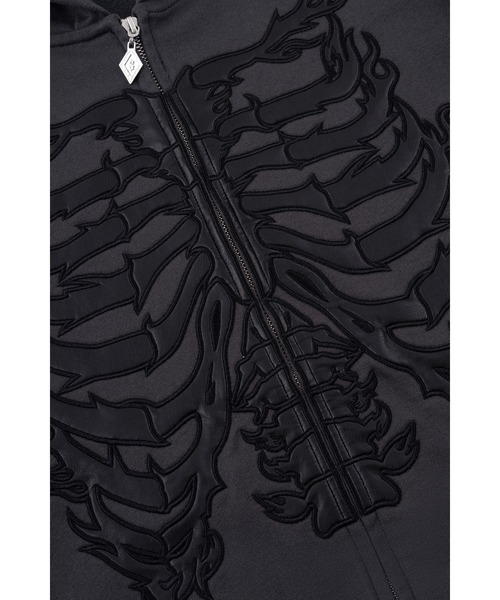 SUPPLIER(サプライヤー)の「ジップフーディ|Fire Bones Leather Patch Zip Hoodie|SUPPLIER(パーカー・メンズ・ダークグレー/ブラック・LARGE/X-LARGE/SMALL/MEDIUM)」の15枚目の写真